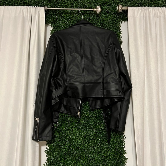 Black Belted Leather Jacket (L) - Picture 4 of 4